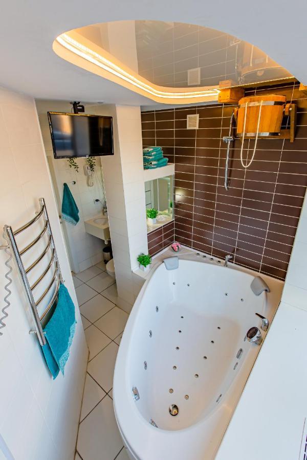 Big Jacuzzi , Sauna , Khreshchatyk Apartments Киев Экстерьер фото